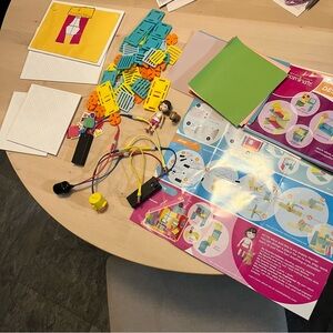 Roominate Studio Wired Building Kit 60+ Pc STEM Learning Skill Toy Alice Harrie